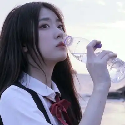 漂亮女生头像,一个人保持着可爱的模样