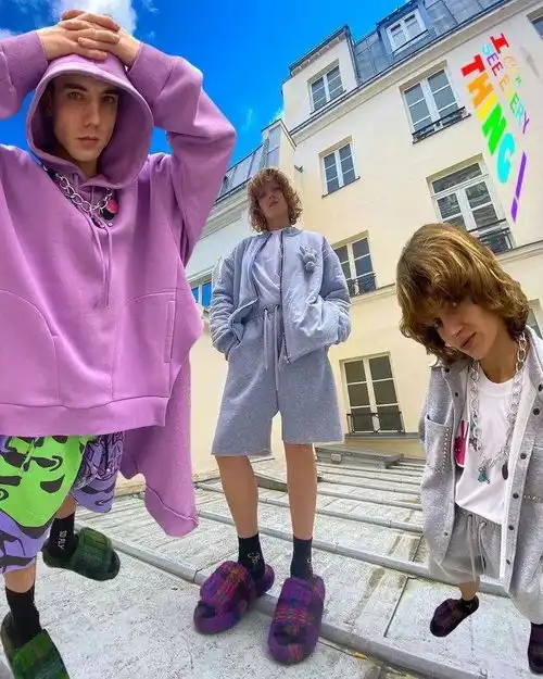 下周穿什么美女穿卡通卫衣也是美女指娜扎的自拍