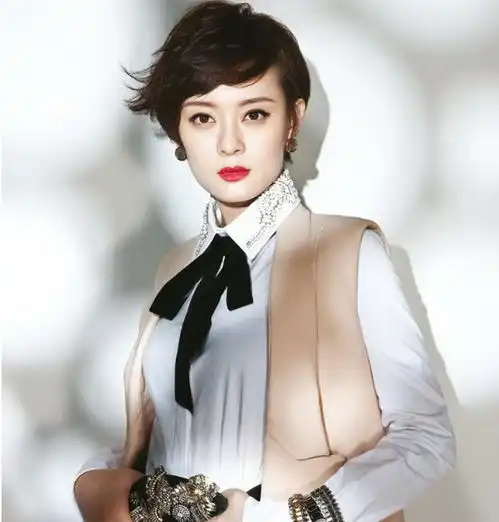 年龄越大越有韵味的女星陈妍希温柔,刘涛变身干练女精英