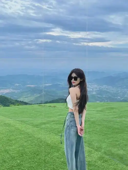 夏天爬山怎么拍照好看山顶拍照姿势合集,景美人更美