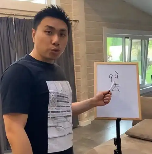 河北小伙32岁时娶乌克兰18岁女高中生,为其建3000平大别墅