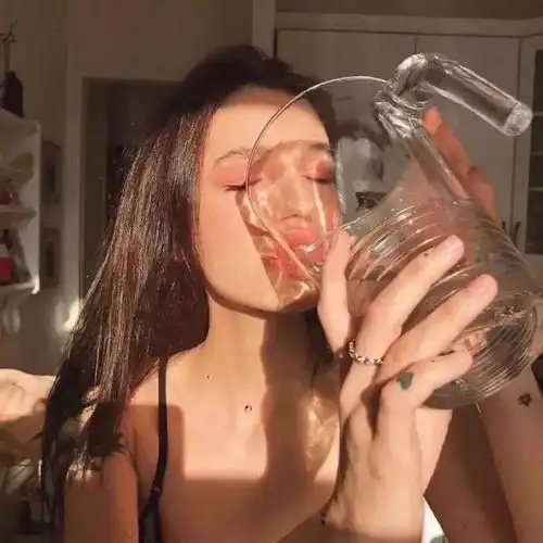 女生头像每一个不曾起舞的日子,都是对生命的辜负