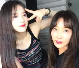 沉迷自拍遭闺女投诉,而身材火辣的最美牙医竟然已经50岁了