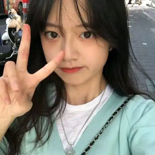 女生头像被人规划在未来里是顶级浪漫