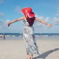 夕阳下的背影女生头像帽子
