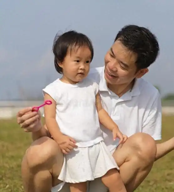 这个女孩的亲生父母为了自己的幸福连亲生女儿都不要了