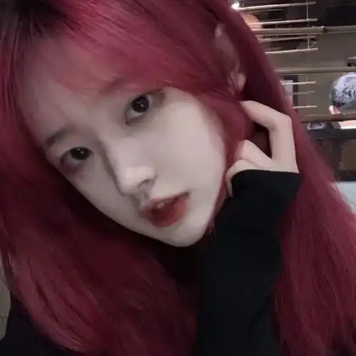 高中那时候家里每天给五十块钱有时候都不吃午饭省下钱来给她买