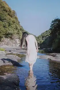 黑白唯美意境头像女生风