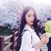 qq头像恰似不胜凉风的娇羞女生