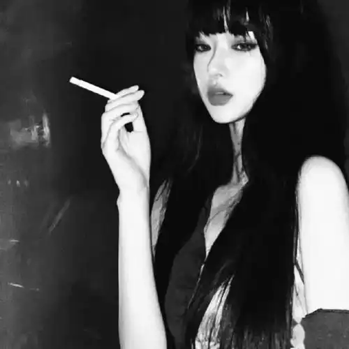 高级质感黑白女生头像