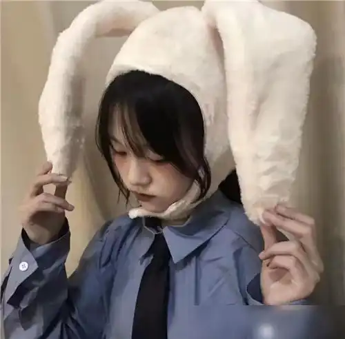 悲伤女头像其实难过的时候,躲在被窝里哭着哭着就睡着了