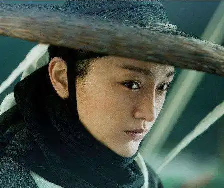 44岁冻龄女神周迅自传附大量旧照靠窗熟睡惹人怜