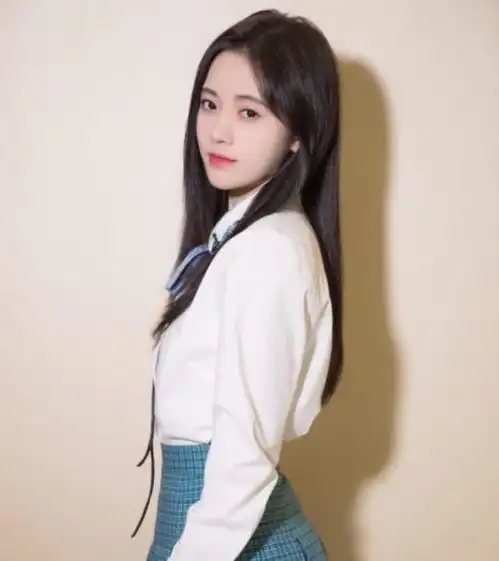 jk制服女生头像锁骨发型