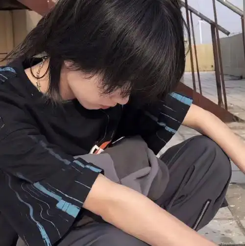 13岁头像女生一个人多张