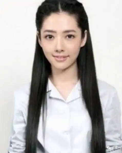 周冬雨和唐嫣新剪的短发,是港剧女星们玩剩下的