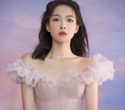 仙气粉色女生头像虞书欣