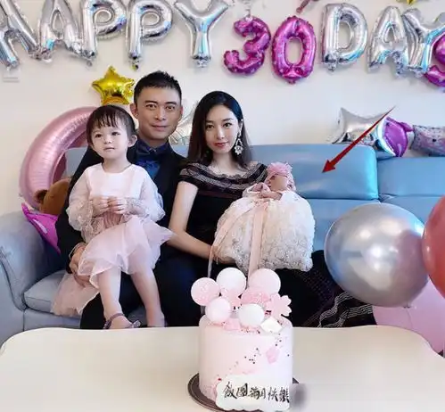 郑恺刚得一女,又一男星也官宣了,女儿颜值太高,大眼睛似洋娃娃