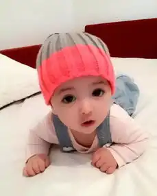 满月倾城,半岁倾国这个瑞典小女孩萌翻了