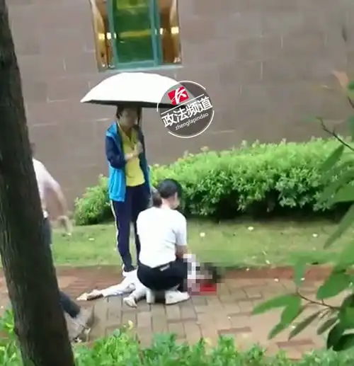 突发长沙一5岁女童从小区22楼坠亡,这要命的电梯间窗户到底该多高