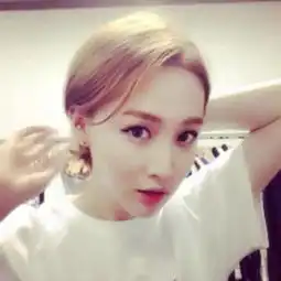 女生狼尾头像染发