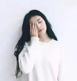女生白色简约头像单身女