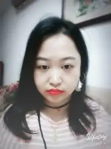 这女孩子长得好看吗是双眼皮大眼睛吗算什么性格类型的女孩吗哪种性格类型的男人喜欢她喜欢她的男