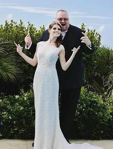 美女与野兽现实版女大学生嫁大22岁超级富豪常被认为是父女