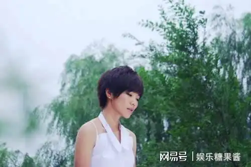 06级超女许飞为什么一直没有火,她自己要负全责