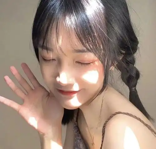 女生头像她们只知道我拜了财神,只有菩萨知道我为你求了平安