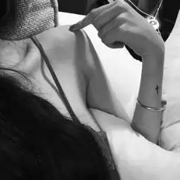 黑白女生头像头像图片釜