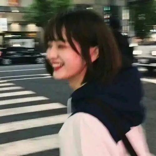 三次元短发女生头像庭院