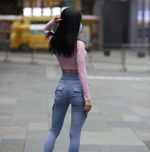 一貌倾城的打底裤美女,时尚休闲又百搭,风靡街头