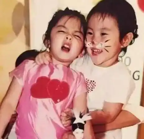 都知道窦靖童有周迅周冬雨马思纯等几位闺蜜,但最美的却另有其人