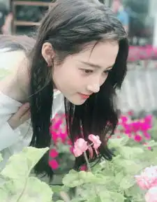 国民闺女关晓彤文艺小清新装扮,美出新高度