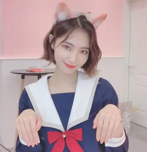 jk制服女生头像锁骨可爱