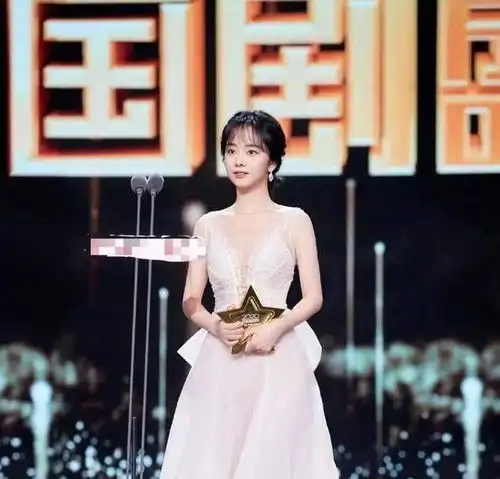 28岁吴倩久违现身,脸垮比30岁谭松韵更老,网友张雨剑真是渣男