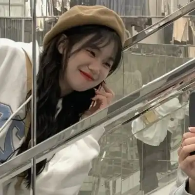普通自然真人头像女侧脸