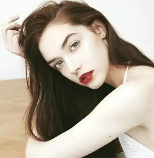 发型要搭配好妆容,万一被搭讪了呢