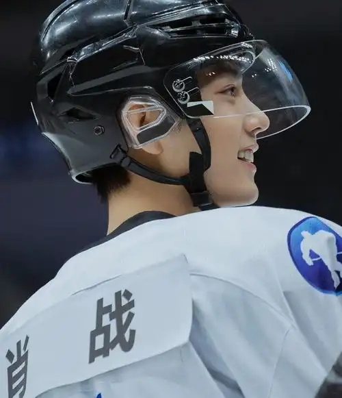 肖战接连官宣陌森全线代言冰球运动推广大使余生定档