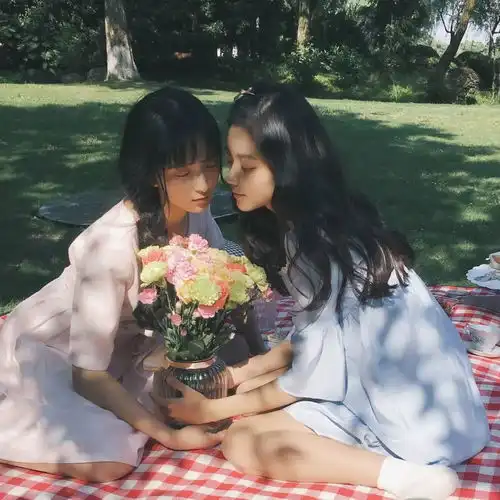 女生头像带花真人想起你