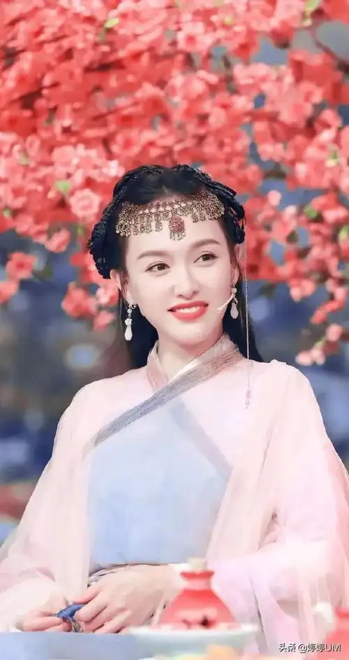 唐嫣,性感美丽,甜美可爱,可盐可甜,这样的女孩子让人心动不已