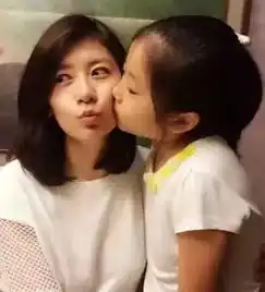 为什么贾静雯离婚成人生赢家,董洁离婚后却只有坚强懂事