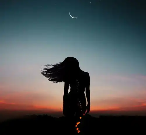 女性信佛的微信头像妄语