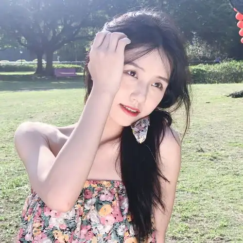 真人女生头像我总是词意不达但我真的很开心遇到你