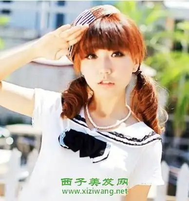 女生卷发怎样扎好看