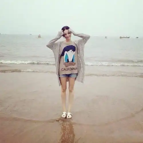 娜扎拖鞋很时尚,女星穿拖鞋出门谁更有范