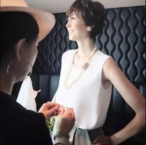 成熟女性穿衣搭配,有一种优雅叫做悠远而平静