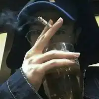 悲伤喝酒的图片网红微信头像图片大全