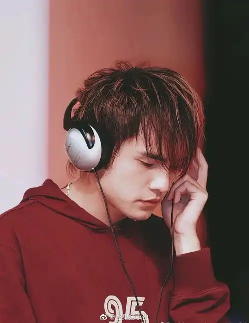 抛开滤镜,你们觉得周杰伦年轻时候的颜算丑吗