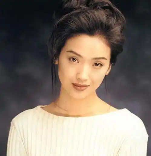 一代女神吴倩莲,曾当众拒绝刘德华,和相恋12年男友分手后终获幸福